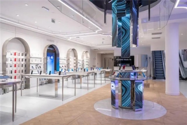 華為法國首家旗艦店盛大開業，巴黎歌劇院旁閃耀科技之光